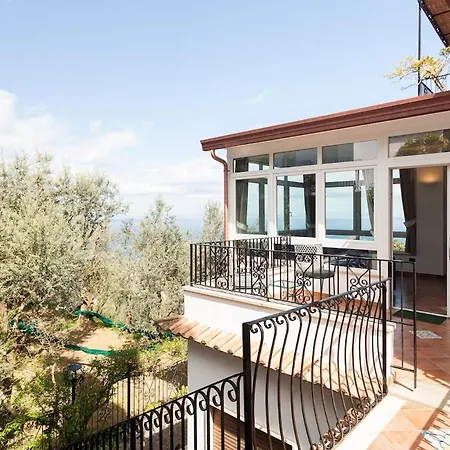 Angela With Private Pool And Sea View 소렌토