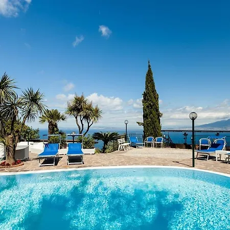 Angela With Private Pool And Sea View Sorrento